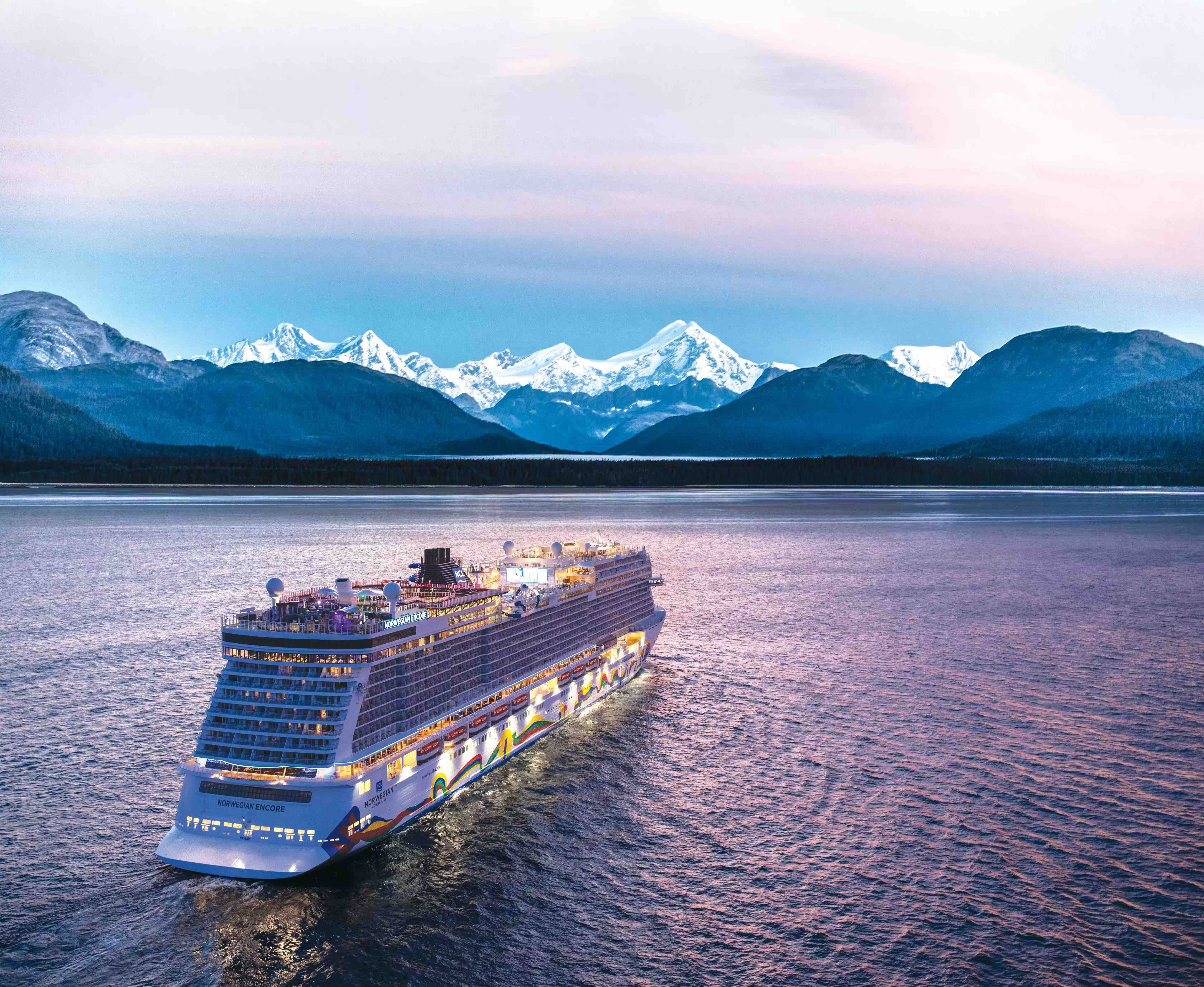 Norwegian Encore til havs (foto: Norwegian Cruise Line / NCL)